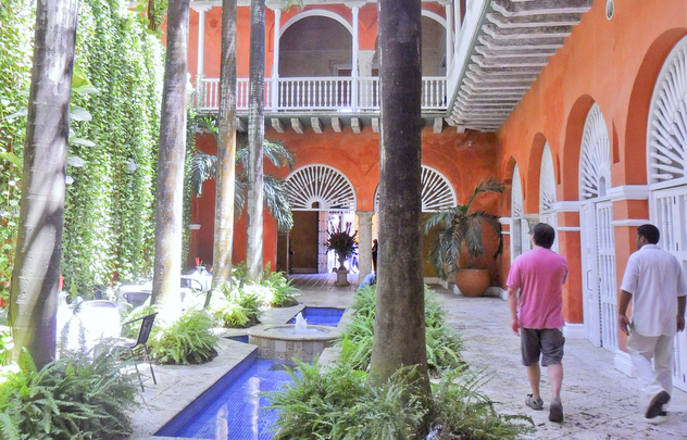 Cartagena de Indias - Jardines y pileta en casona 