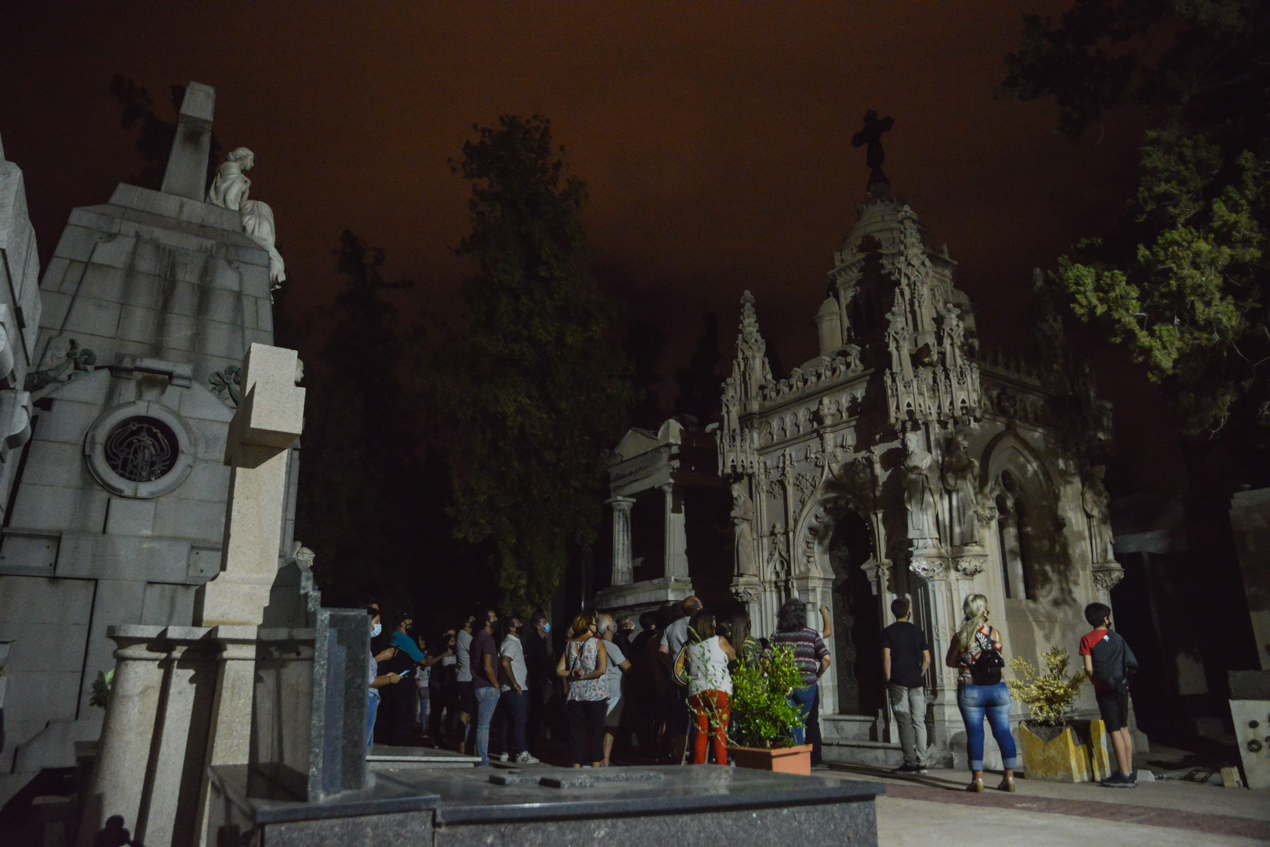 cementerio nocturno