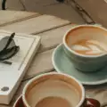 Leer con café: 4 rincones para perderse en una historia