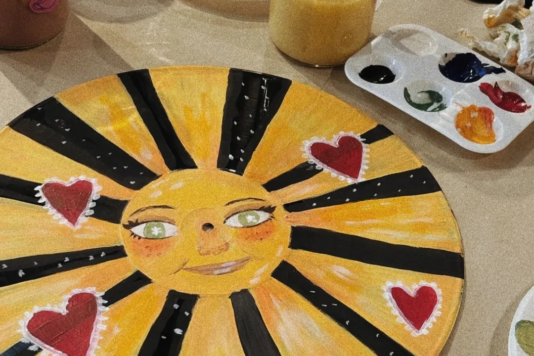 desenchufate vinilos pintados