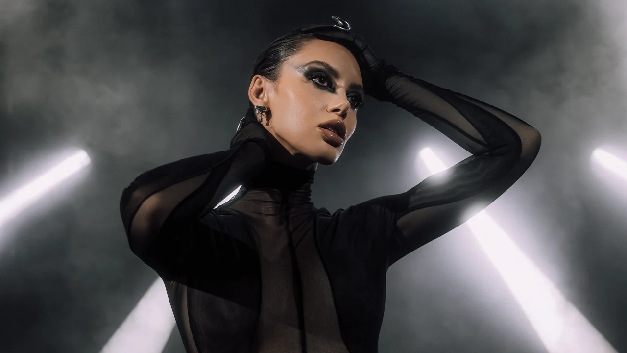 Sara-Landry-hero-desktop