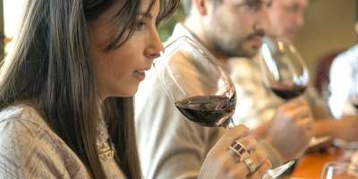 Micaela Pennacchio, ganadora de la clase de cocina, tuvo la oportunidad de degustar vinos.