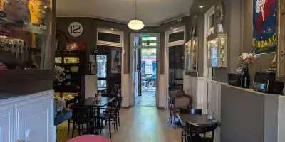 Delis