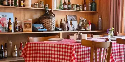 Mesa larga, buena comida y sobremesas que no tienen apuro.Te esperamos! 📍 Las Cañas 2151📲 Rese